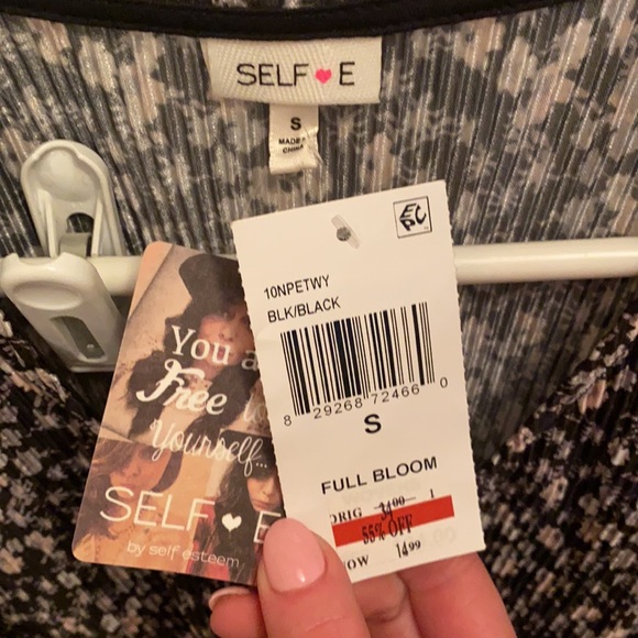 Black floral pattern low V cut pleated blouse, NWT - Picture 4 of 4